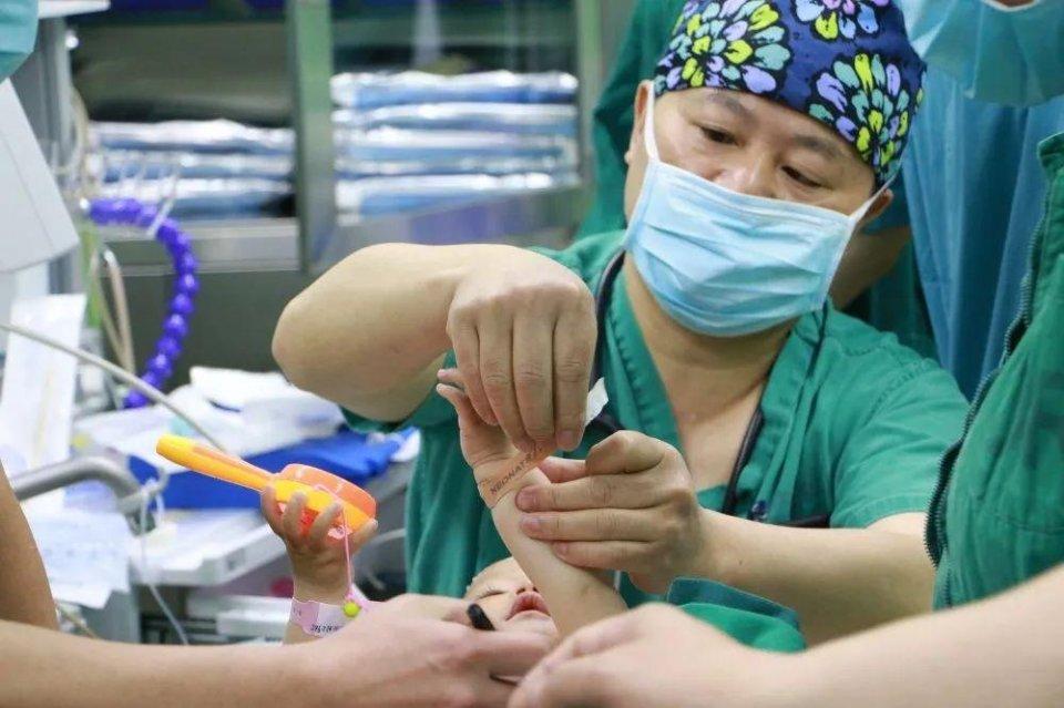 若尔盖县妇婴监护型护送