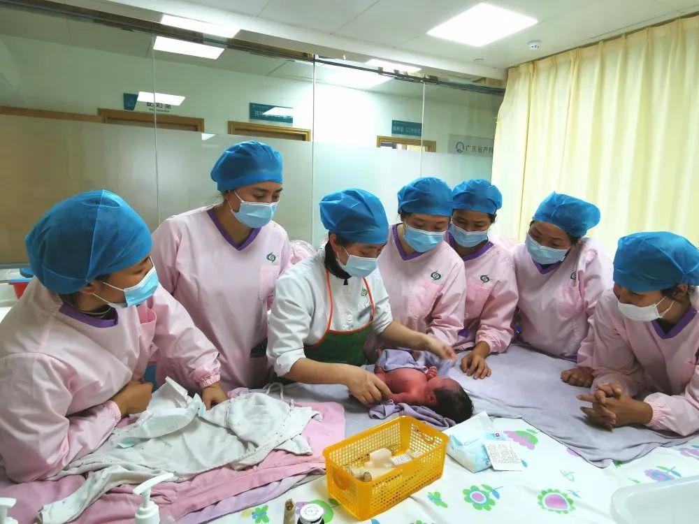若尔盖县妇婴监护型护送